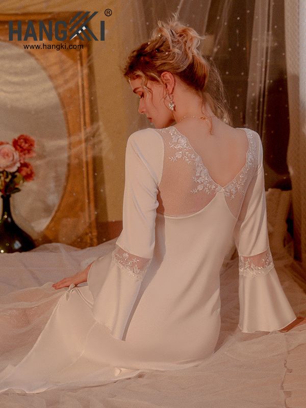 Váy Ngủ Lụa Dài Tay Loe